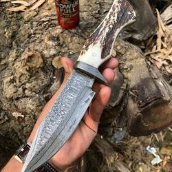 handmade damascus steel hunting knife – deer antler handle, razor-sharp blade, leather sheath, perfect for outdoor