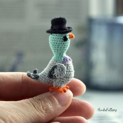 Miniature pigeon 2 inches - 5 cm