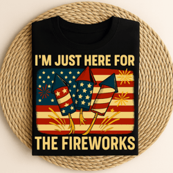 im just here for the fireworks funny 4th of july design with american flag and patriotic rockets