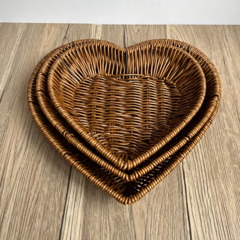 Heart-Shaped Woven Storage Basket, Multi Simulation Rattan Desktop Basket for Bread, Fruit, Restaurant Serving Display