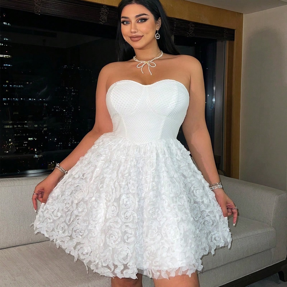 Models Elegant Three-Dimensional Flowers Corset Dress with Flowers Net Yarn Patchwork in Polyester Material