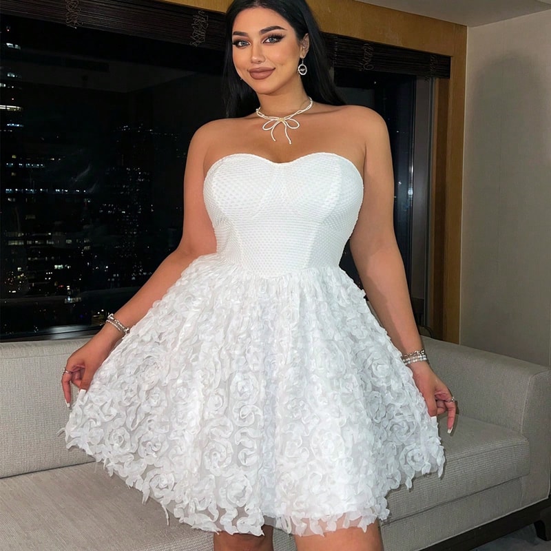 Models Elegant Three-Dimensional Flowers Corset Dress with Flowers Net Yarn Patchwork in Polyester Material