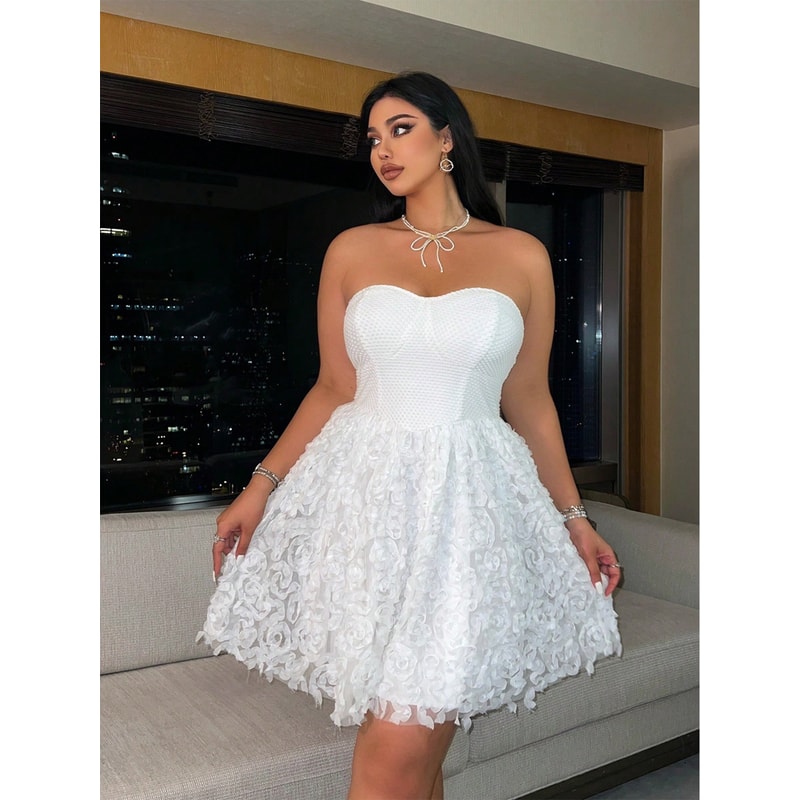 Models Elegant Three-Dimensional Flowers Corset Dress with Flowers Net Yarn Patchwork in Polyester Material