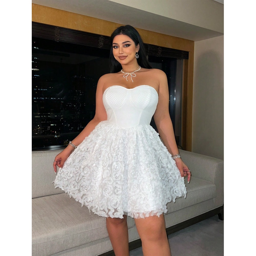 Models Elegant Three-Dimensional Flowers Corset Dress with Flowers Net Yarn Patchwork in Polyester Material