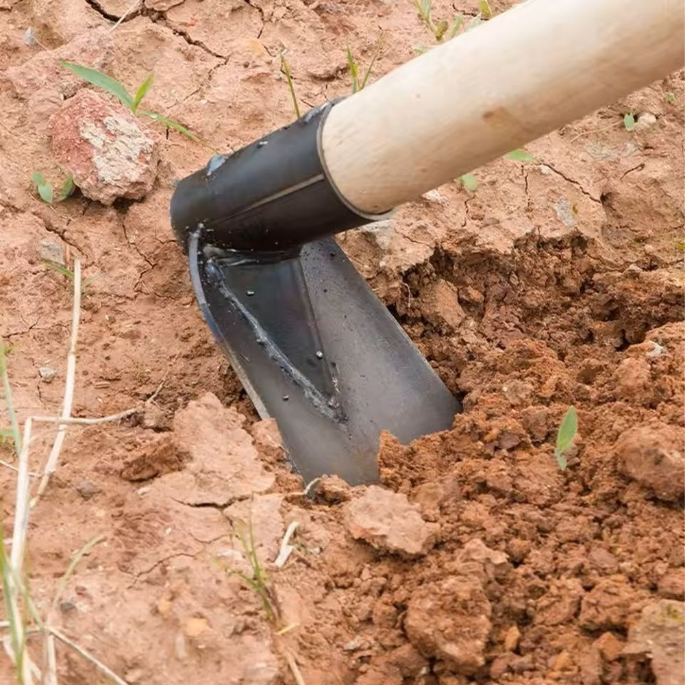 Forged Steel Garden Hoe For Digging And Weeding In Soil And Flower Beds 4
