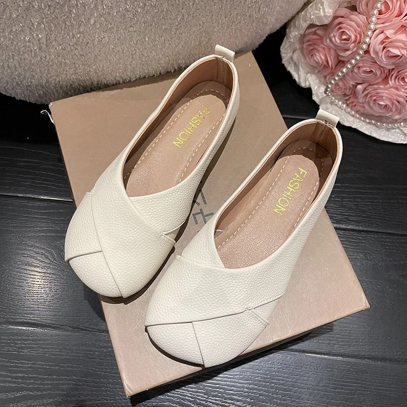 Womens SlipOn Leather Loafers With Round Toe And Casual Flat Sole 1