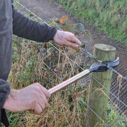 heavy duty barbed wire fence stretcher tool for easy fencing