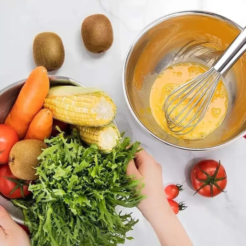 Stainless Steel Mixing Bowl With Lid And Non Slip Silicone Base 4