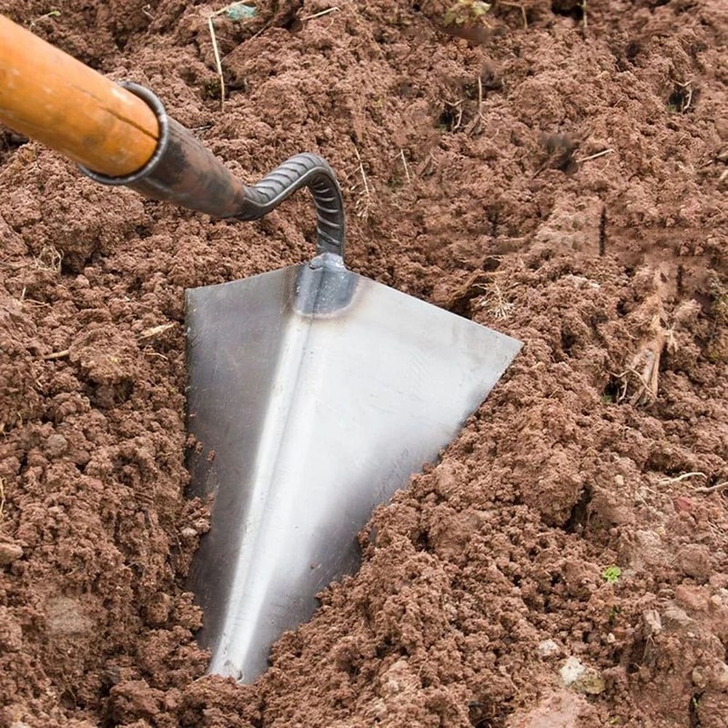 Small Tip Triangular Garden Hoe For Weeding And Soil Turning 2