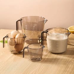 plastic measuring cup with pour spout and handle
