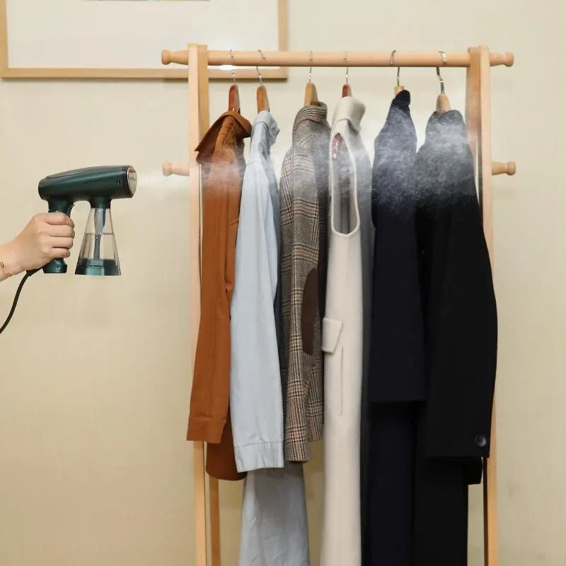 1500W Handheld Garment Steamer With Detachable 200ml Tank And Folding Handle 3