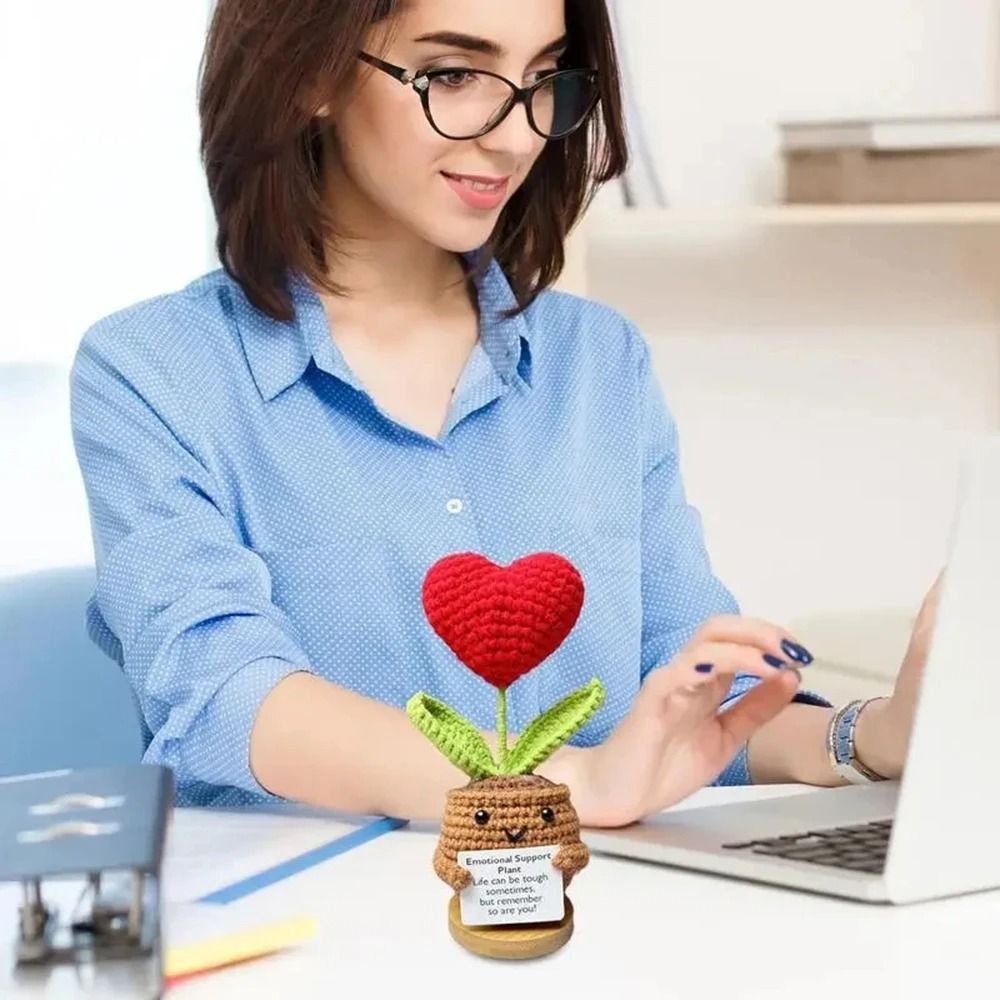 Handwoven Heart Flower Pocket Hug Doll Positive Card Desktop Gift Ornament 4