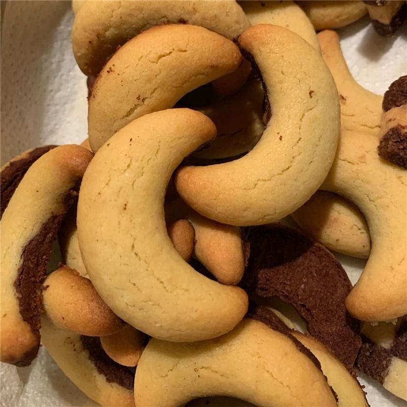 Crescent Moon Silicone Chocolate And Pastry Mold 18 Cavity DIY Dessert Decorating Tool 4