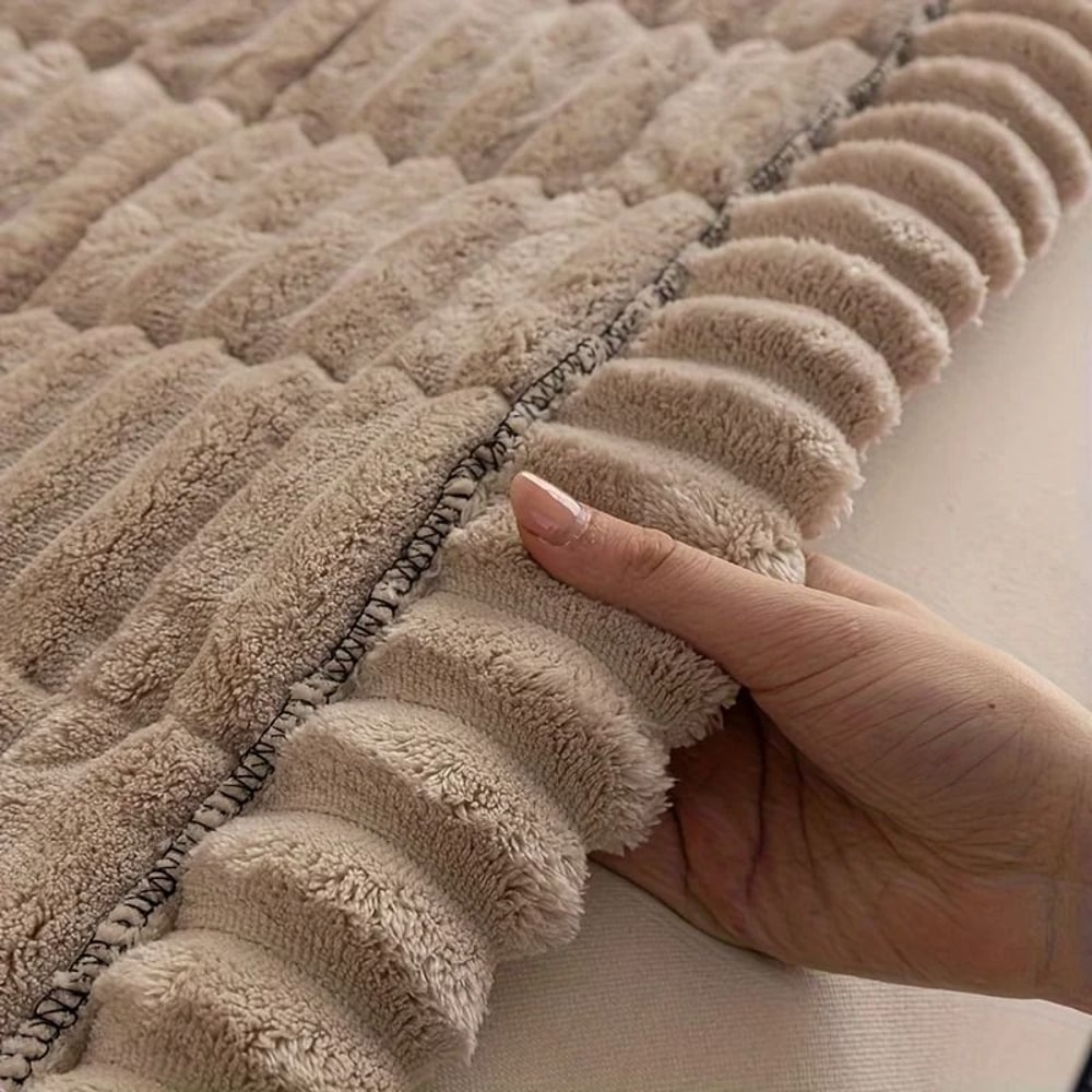 Universal HardBottom Dog Car Protector HeavyDuty AntiSlip AntiBite Travel Mat 3