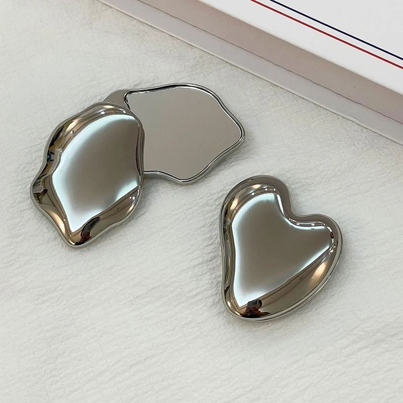 Petite Foldable Heart Beauty Compact 2