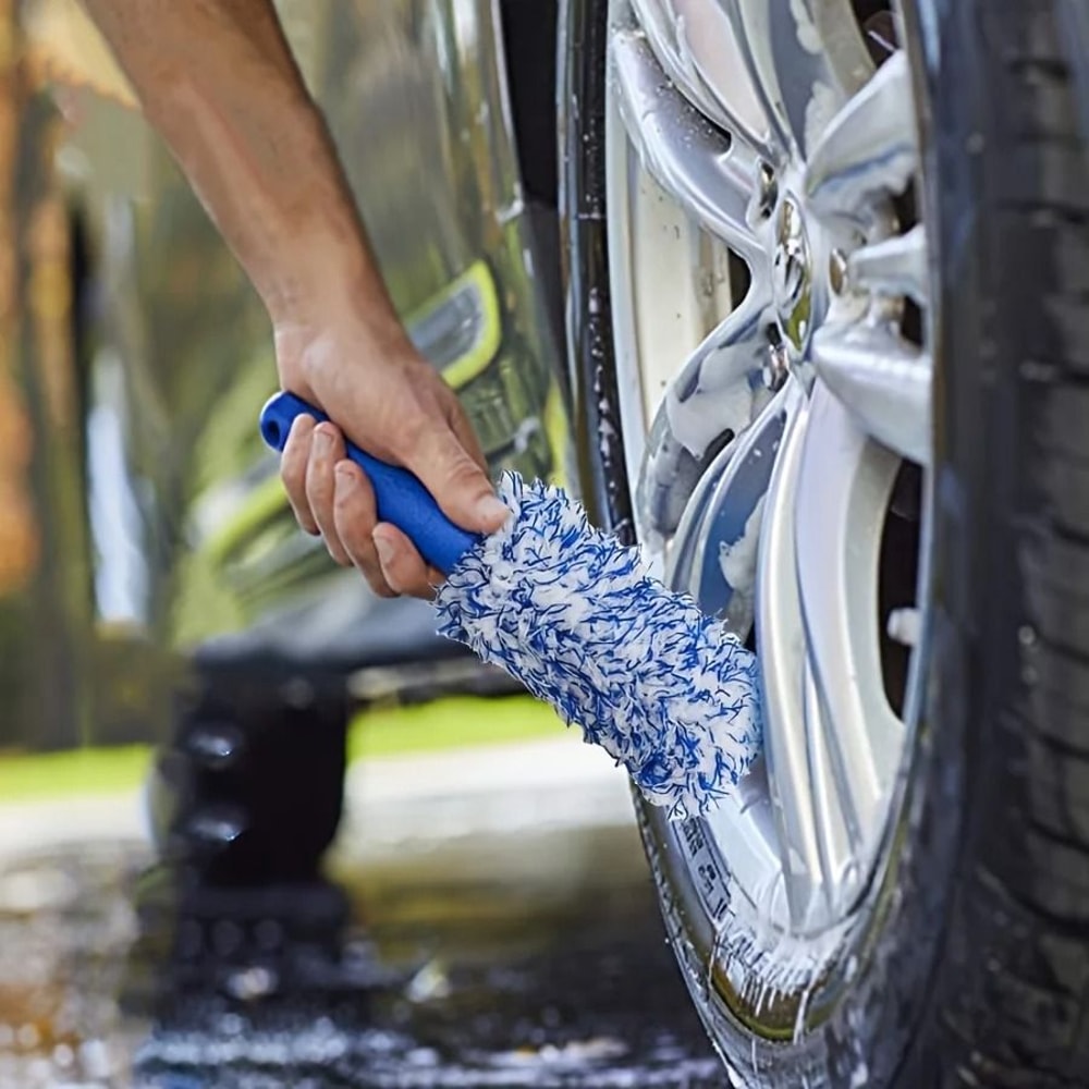 Plush Wheel And Rim Detailing Brush 2