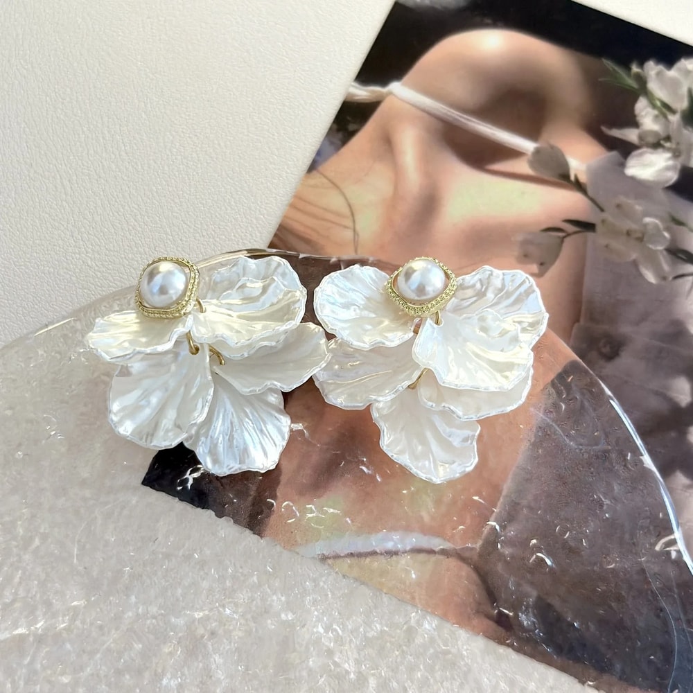 Unique Glossy Shell Flower Pendant Earrings 2