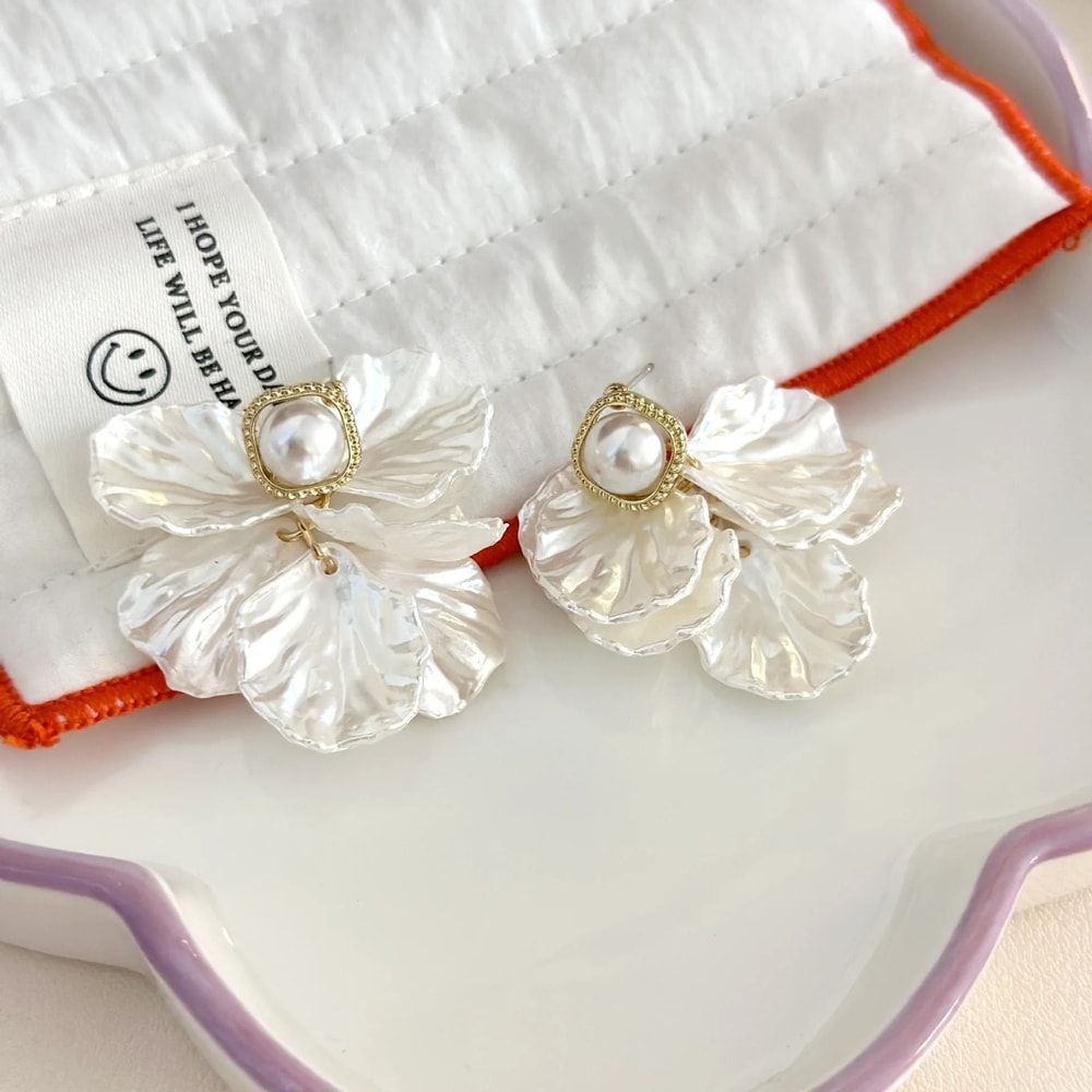 Unique Glossy Shell Flower Pendant Earrings 3