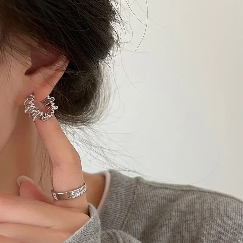 Personality Irregular Wavy Pleated Hoop Earrings 2