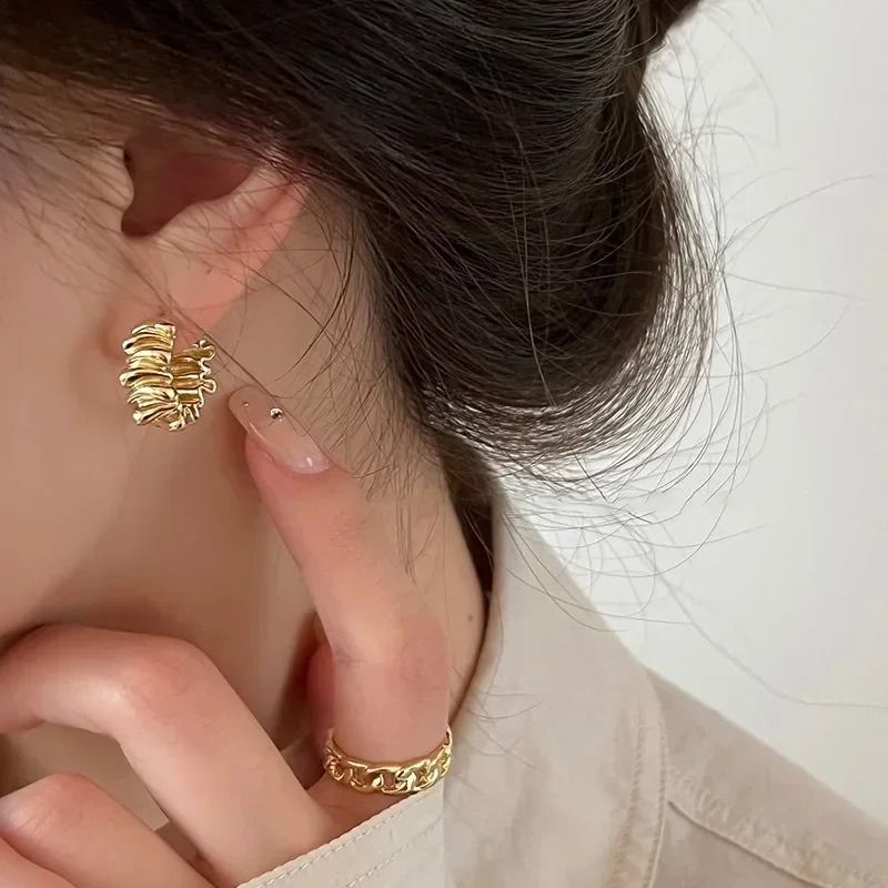 Personality Irregular Wavy Pleated Hoop Earrings 4