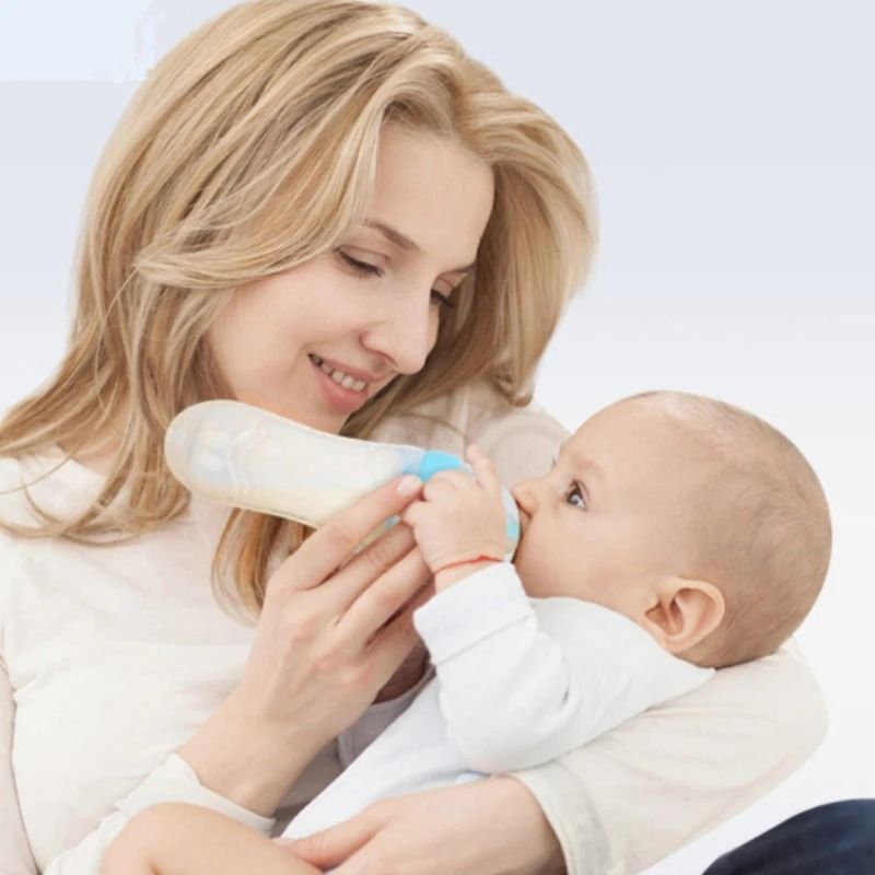 Silicone Squeeze Feeding Bottle With Integrated Supplement Spoon 3