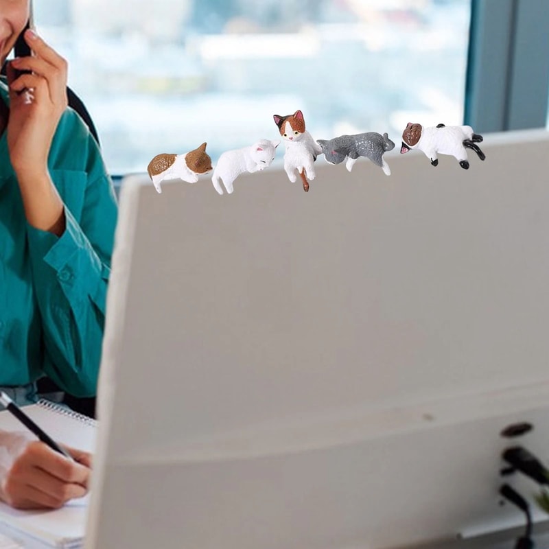 3D Miniature Cat Monitor Figurine HighDefinition Desktop Accent Modern Sculptural Monitor Decor 4