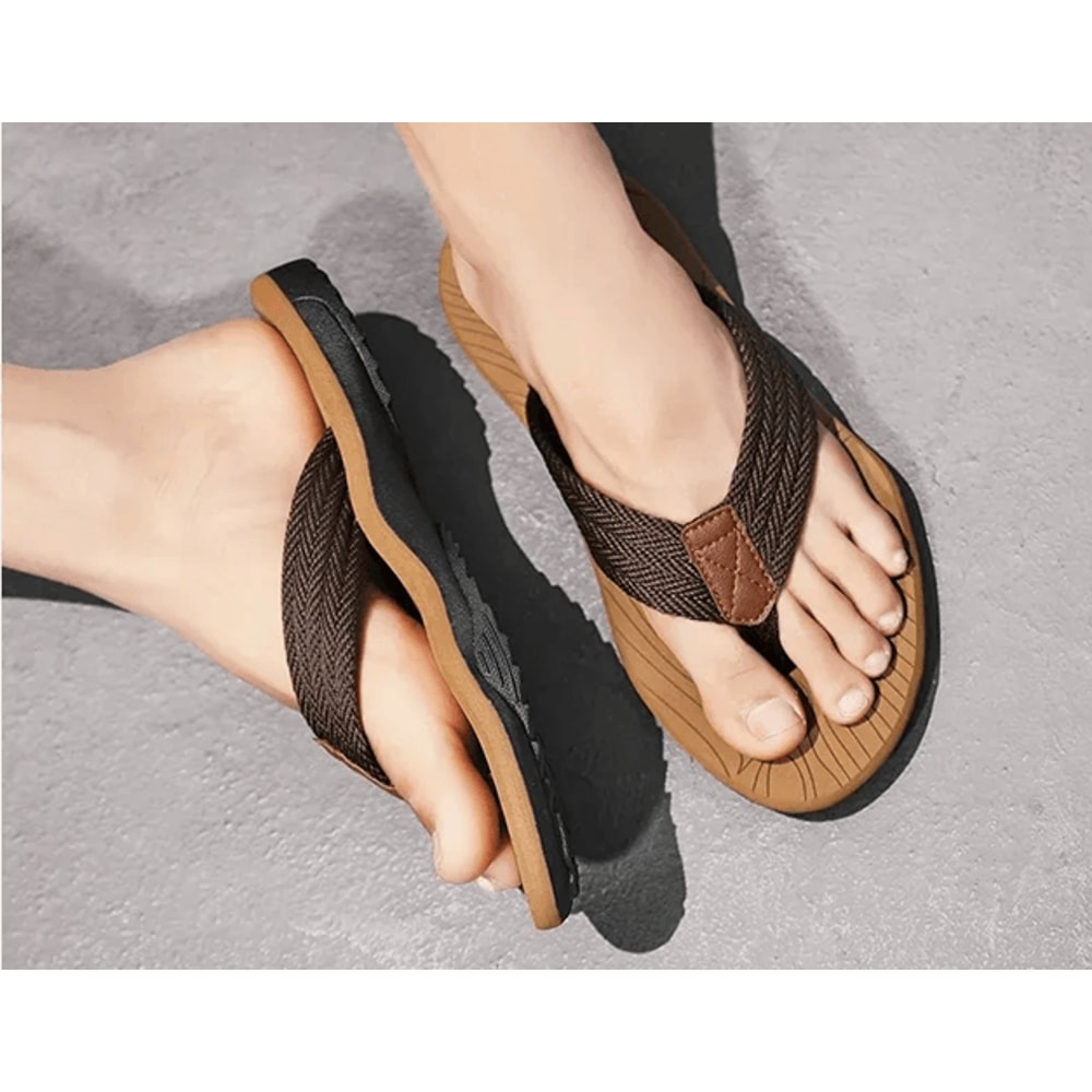 UrbanWave Mens Summer Flip Flops Non Slip Beach Sandals 4