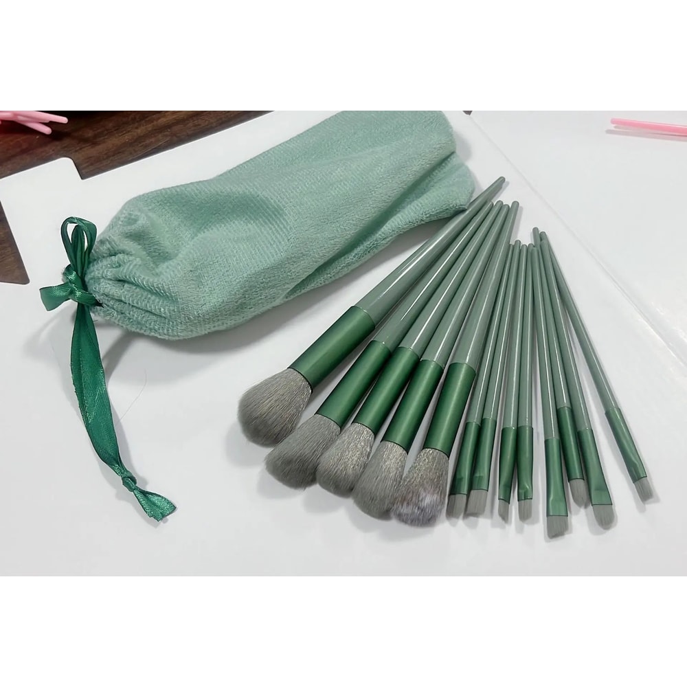 13 Piece Professional Makeup Brush Set Foundation Eyeshadow And Concealer Beauty Brushes 1