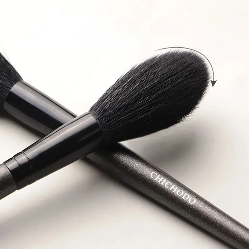Professional Goat Hair Makeup Brush For Blush Highlighter And Seamless Blending 2