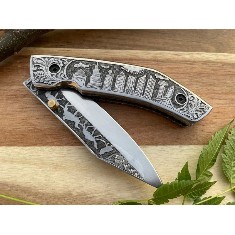 Silver Hunt Pocket Knife 2