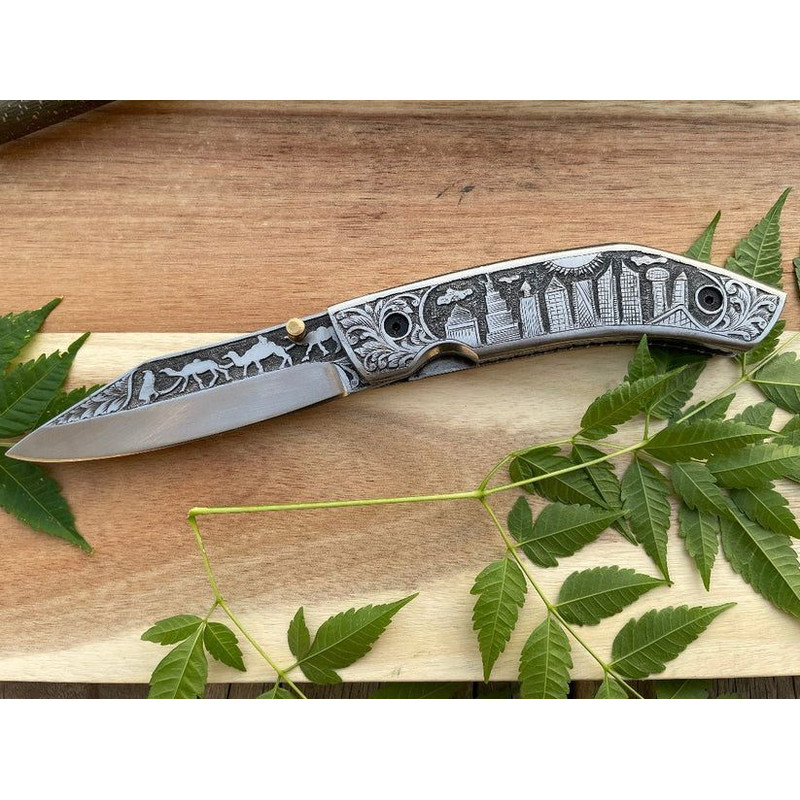 Silver Hunt Pocket Knife 1