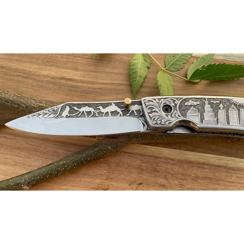 Silver Hunt Pocket Knife 3