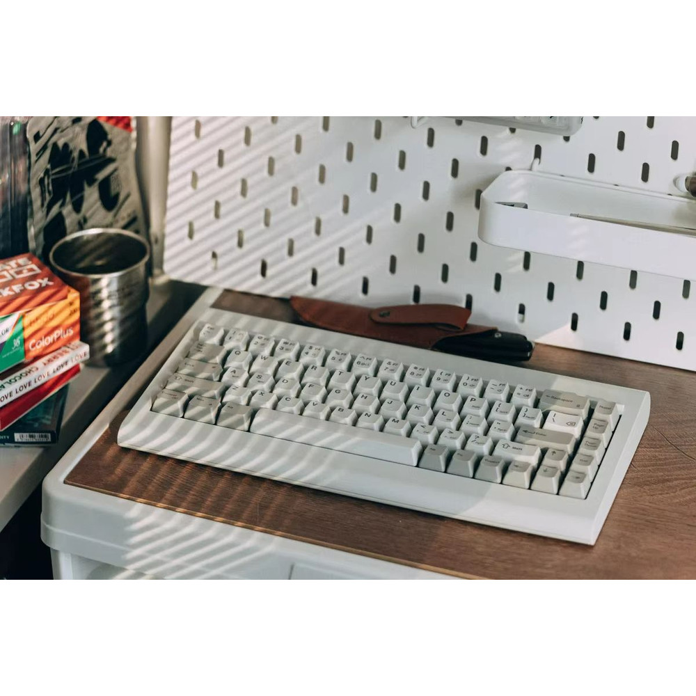 Kataaa Model VI Retro Tri Mode Mechanical Keyboard With HMX Custom Switches 2