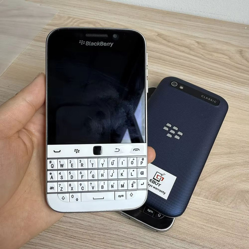 BlackBerry Classic Q20 Smartphone  Unlocked 4G Cellphone With Keyboard  8MP Camera 1
