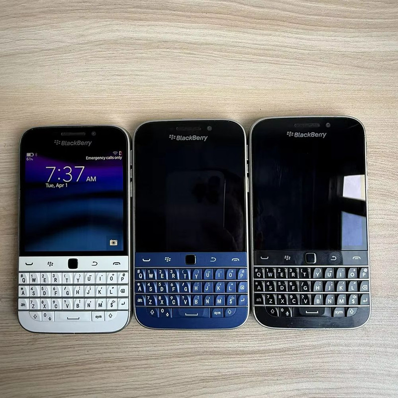 BlackBerry Classic Q20 Smartphone  Unlocked 4G Cellphone With Keyboard  8MP Camera 2