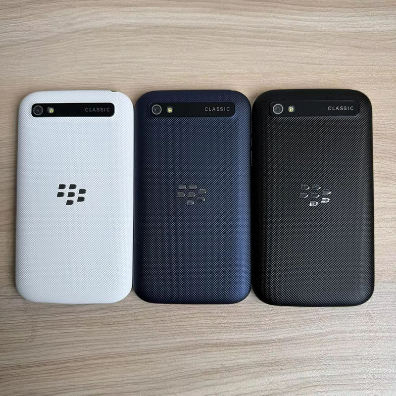 BlackBerry Classic Q20 Smartphone  Unlocked 4G Cellphone With Keyboard  8MP Camera 3