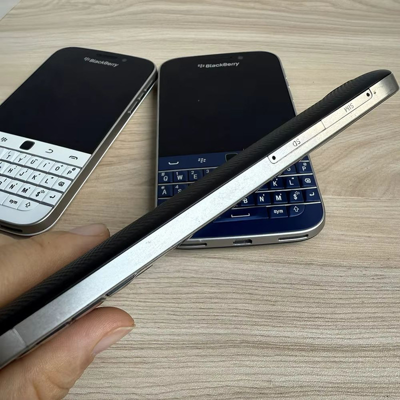 BlackBerry Classic Q20 Smartphone  Unlocked 4G Cellphone With Keyboard  8MP Camera 5