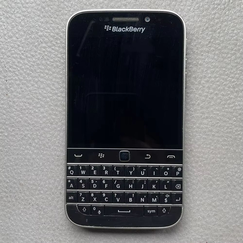 BlackBerry Classic Q20 Smartphone  Unlocked 4G Cellphone With Keyboard  8MP Camera 6
