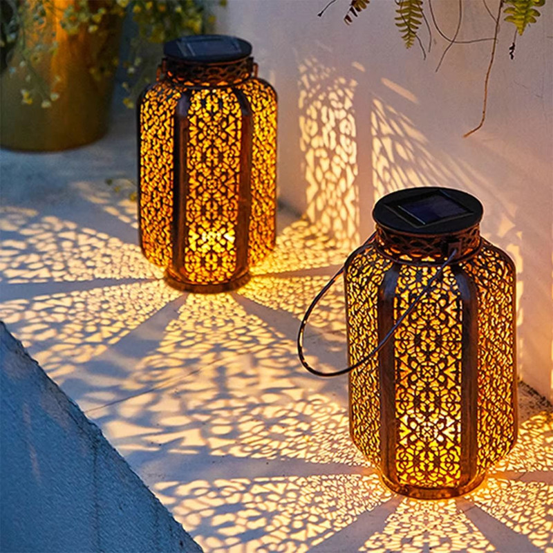 Retro Solar Hanging Lantern Vintage Metal LED Outdoor Light For Garden Pathway And Patio Decor 0