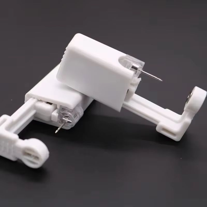 Safety Ear Piercing Gun Kit  Disposable Sterile Ear Piercing Device For Women And Men 4