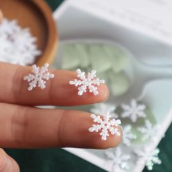 christmas snowflake confetti – 300pcs decorative paper flakes for holiday parties & events