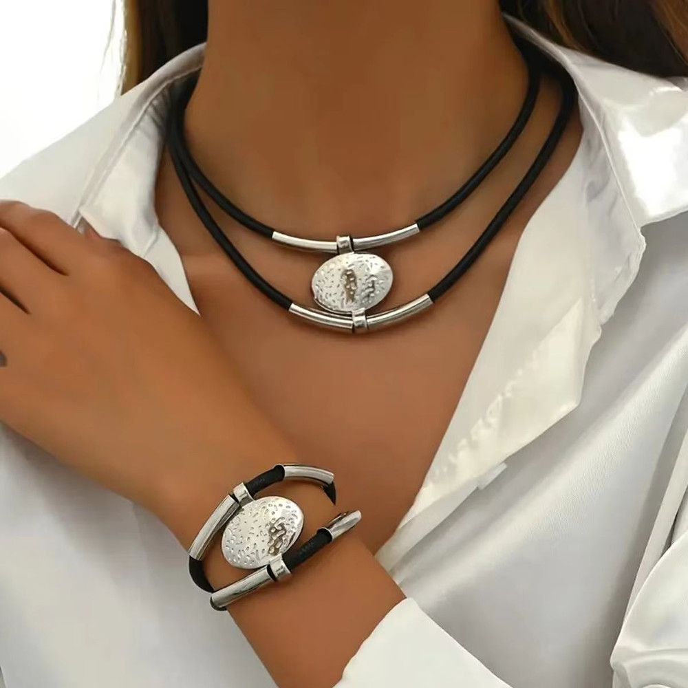 Vintage Oval Metal Faux Leather Necklace Bracelet Set For Women 1