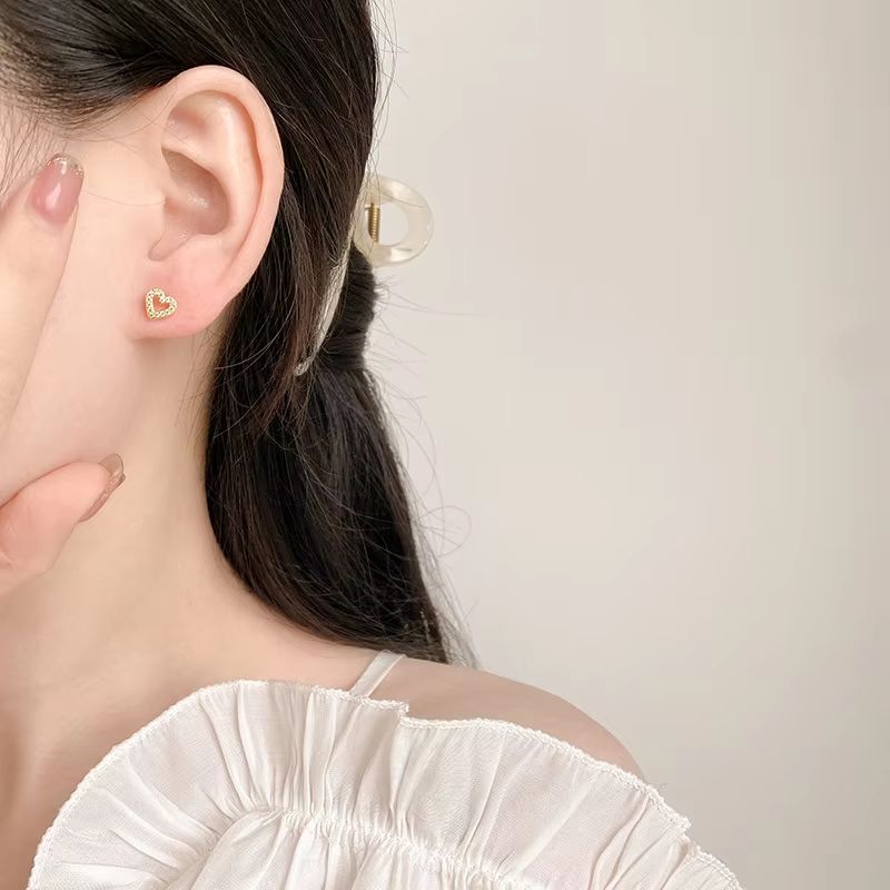 Hypoallergenic Heart Cartilage Earrings For Women Screw Back Helix Stud Earrings For Sensitive Ear 3