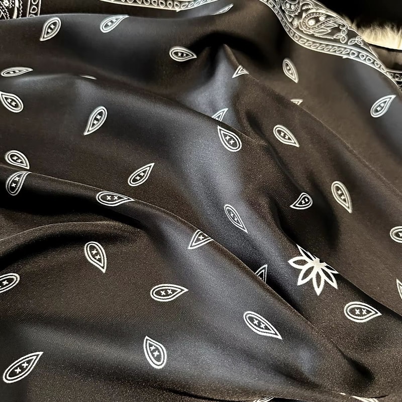 Paisley Print Silk Scarf 2756x2756in Thin Breathable Neck Wrap For Women 2