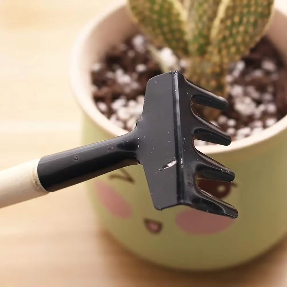 ThreePiece Mini Garden Tools Set For Planting And Soil Work 2