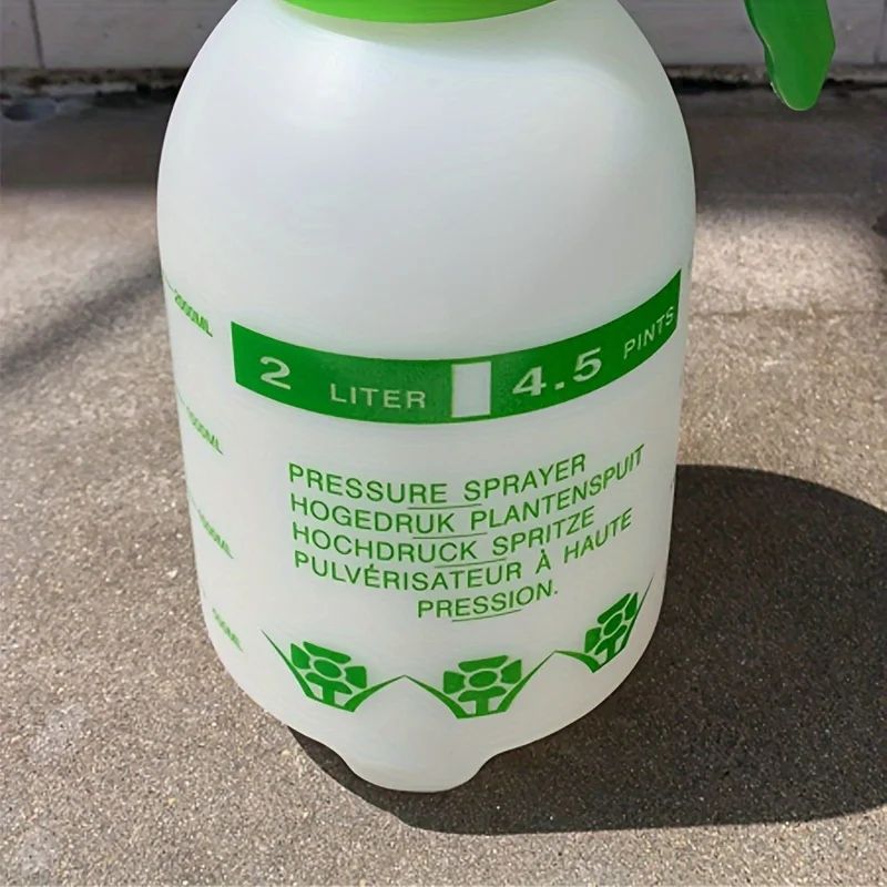 2 L HighCapacity Adjustable Nozzle Garden Sprayer Portable Pressure Watering Can 4