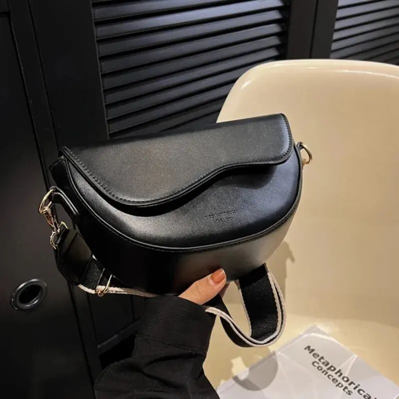 Vintage Chic PU Leather Crossbody Saddle Bag For Women 3