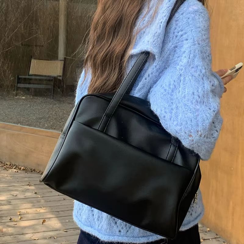 UrbanEase Korean Style Large Capacity Shoulder Bag For Women 8