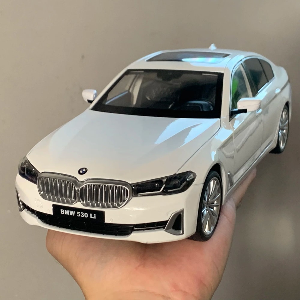 BMW 530Li 118 Alloy Diecast Model Car Luxury Collector Display Hobby Toy 1