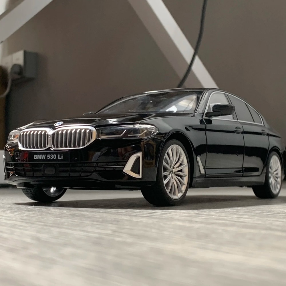 BMW 530Li 118 Alloy Diecast Model Car Luxury Collector Display Hobby Toy 2